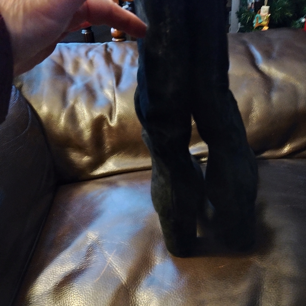 Banana Republic Heeled Slouch Boot in Black Suede - Picture 2 of 5